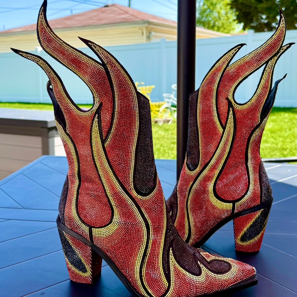 T Party Fashion Red and Black Flame Boots/